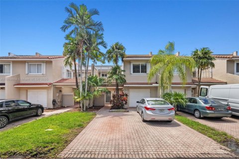 Townhouse in Doral, Florida 3 bedrooms, 176.33 sq.m. № 1728976 - photo 2