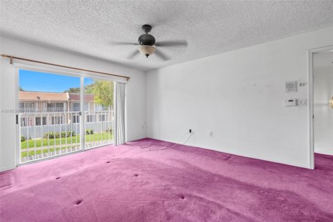 Townhouse in Doral, Florida 3 bedrooms, 176.33 sq.m. № 1728976 - photo 25