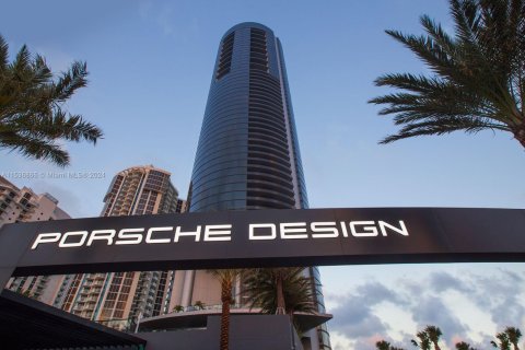 Condo in Sunny Isles Beach, Florida, 3 bedrooms  № 1812131 - photo 1