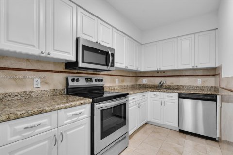 Condominio en alquiler en Miami, Florida, 2 dormitorios, 89.19 m2 № 1983692 - foto 24