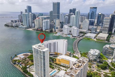 Condominio en alquiler en Miami, Florida, 2 dormitorios, 89.19 m2 № 1983692 - foto 2