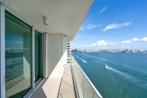 Condominio en alquiler en Miami, Florida, 2 dormitorios, 89.19 m2 № 1983692 - foto 8