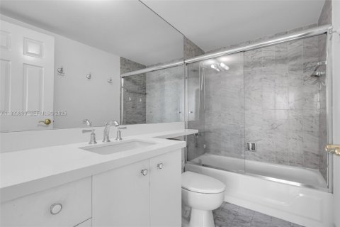 Condominio en alquiler en Miami, Florida, 2 dormitorios, 89.19 m2 № 1983692 - foto 25