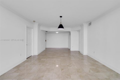 Condominio en alquiler en Miami, Florida, 2 dormitorios, 89.19 m2 № 1983692 - foto 28