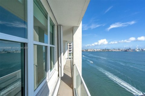 Condominio en alquiler en Miami, Florida, 2 dormitorios, 89.19 m2 № 1983692 - foto 6
