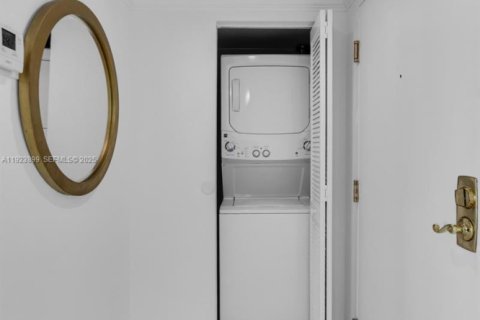 Condominio en alquiler en Miami, Florida, 2 dormitorios, 89.19 m2 № 1983692 - foto 29