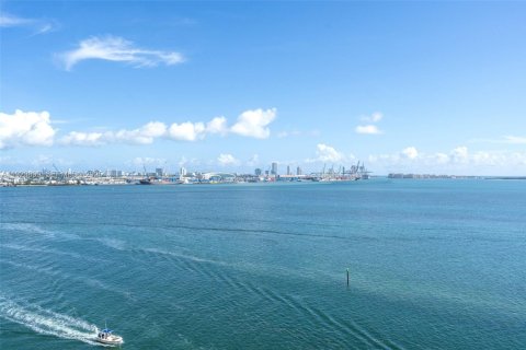 Condominio en alquiler en Miami, Florida, 2 dormitorios, 89.19 m2 № 1983692 - foto 10