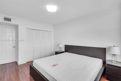 Condominio en alquiler en Miami, Florida, 2 dormitorios, 89.19 m2 № 1983692 - foto 14