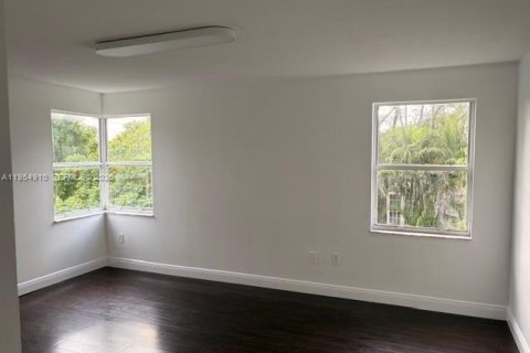 Villa ou maison à vendre à Pembroke Pines, Floride: 3 chambres, 158.77 m2 № 2009306 - photo 16