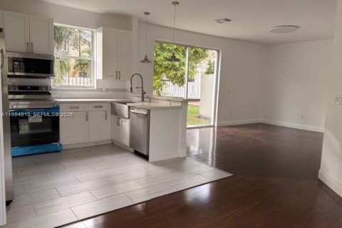 Villa ou maison à vendre à Pembroke Pines, Floride: 3 chambres, 158.77 m2 № 2009306 - photo 6