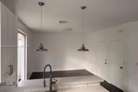 Villa ou maison à vendre à Pembroke Pines, Floride: 3 chambres, 158.77 m2 № 2009306 - photo 11