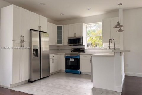 Villa ou maison à vendre à Pembroke Pines, Floride: 3 chambres, 158.77 m2 № 2009306 - photo 7