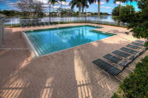 Villa ou maison à vendre à Pembroke Pines, Floride: 3 chambres, 158.77 m2 № 2009306 - photo 28