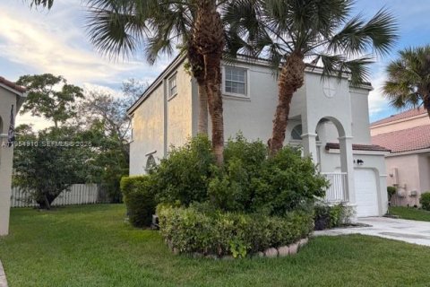 Villa ou maison à vendre à Pembroke Pines, Floride: 3 chambres, 158.77 m2 № 2009306 - photo 3