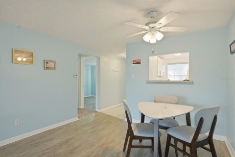 Casa en venta en New Port Richey, Florida, 2 dormitorios, 76.83 m2 № 2198702 - foto 15