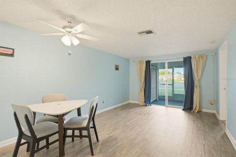 Casa en venta en New Port Richey, Florida, 2 dormitorios, 76.83 m2 № 2198702 - foto 11