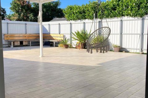 Casa en venta en Miami, Florida, 3 dormitorios, 108.88 m2 № 2001180 - foto 16