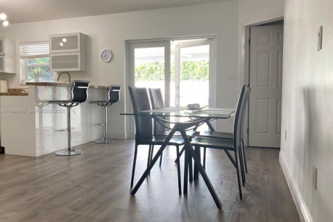 Casa en venta en Miami, Florida, 3 dormitorios, 108.88 m2 № 2001180 - foto 5