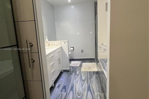 Casa en venta en Miami, Florida, 3 dormitorios, 108.88 m2 № 2001180 - foto 13