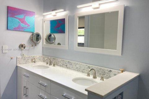 Casa en venta en Miami, Florida, 3 dormitorios, 108.88 m2 № 2001180 - foto 12