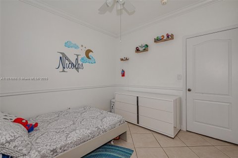 House in Miami, Florida 4 bedrooms, 197.23 sq.m. № 1925855 - photo 25