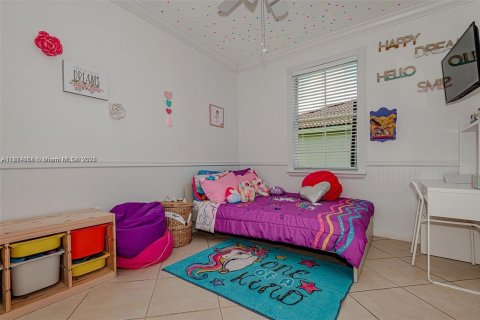 House in Miami, Florida 4 bedrooms, 197.23 sq.m. № 1925855 - photo 27