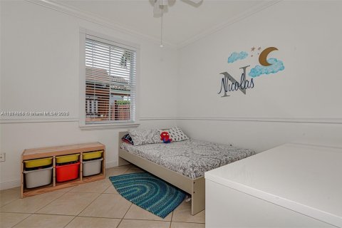 House in Miami, Florida 4 bedrooms, 197.23 sq.m. № 1925855 - photo 24