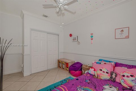 House in Miami, Florida 4 bedrooms, 197.23 sq.m. № 1925855 - photo 28