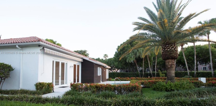 Casa en Doral, Florida 4 dormitorios, 215.25 m2 № 1797116
