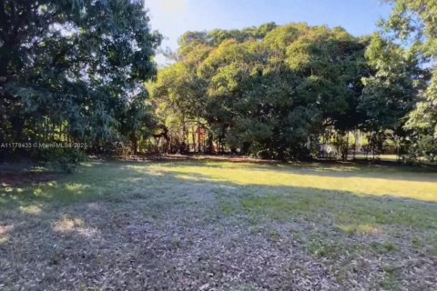 House in Miami, Florida 20 bedrooms № 1811725 - photo 19