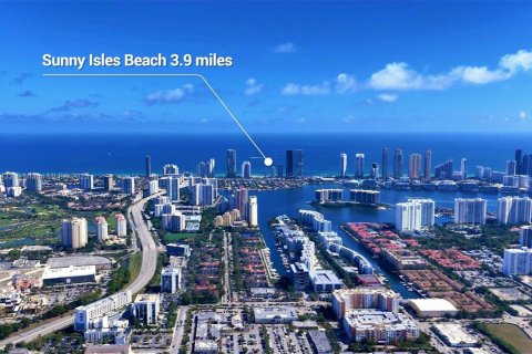 House in Miami, Florida 20 bedrooms № 1811725 - photo 10