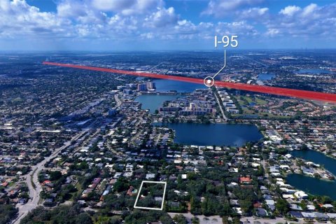 House in Miami, Florida 20 bedrooms № 1811725 - photo 12