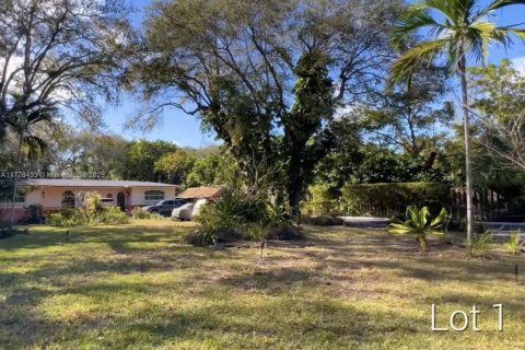 House in Miami, Florida 20 bedrooms № 1811725 - photo 29