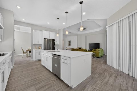 House in Davenport, Florida 4 bedrooms, 237.92 sq.m. № 2353276 - photo 8