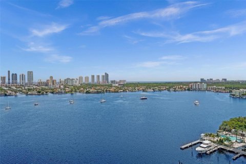 Condominio en venta en North Miami Beach, Florida, 2 dormitorios, 155.15 m2 № 1958302 - foto 24