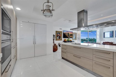 Condominio en venta en North Miami Beach, Florida, 2 dormitorios, 155.15 m2 № 1958302 - foto 10