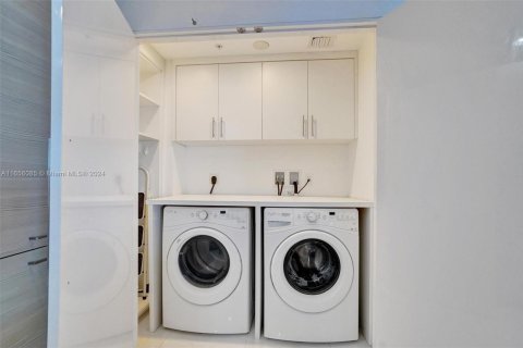 Condominio en venta en North Miami Beach, Florida, 2 dormitorios, 155.15 m2 № 1958302 - foto 12