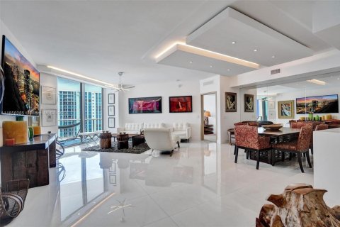 Condominio en venta en North Miami Beach, Florida, 2 dormitorios, 155.15 m2 № 1958302 - foto 5
