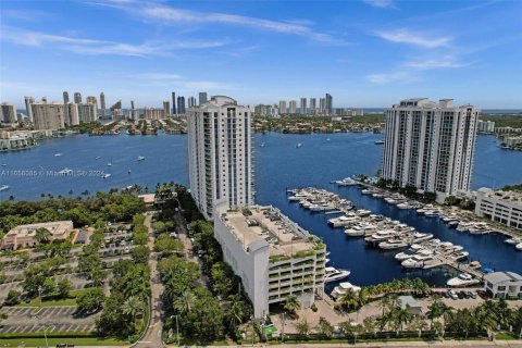 Condominio en venta en North Miami Beach, Florida, 2 dormitorios, 155.15 m2 № 1958302 - foto 2