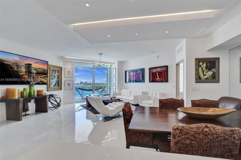 Condominio en venta en North Miami Beach, Florida, 2 dormitorios, 155.15 m2 № 1958302 - foto 3