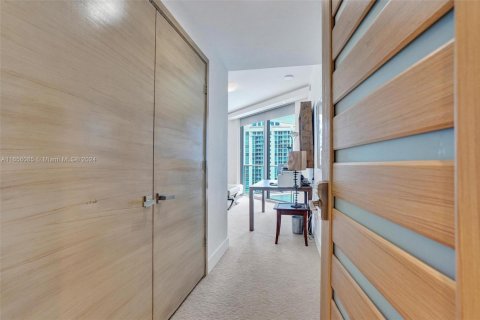 Condominio en venta en North Miami Beach, Florida, 2 dormitorios, 155.15 m2 № 1958302 - foto 18