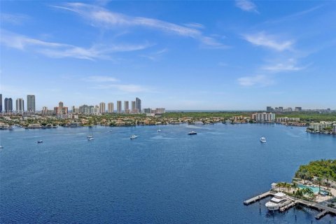 Condominio en venta en North Miami Beach, Florida, 2 dormitorios, 155.15 m2 № 1958302 - foto 1