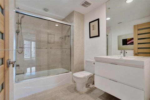 Condominio en venta en North Miami Beach, Florida, 2 dormitorios, 155.15 m2 № 1958302 - foto 21