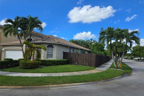 Villa ou maison à vendre à Doral, Floride: 4 chambres, 199.18 m2 № 2081604 - photo 3