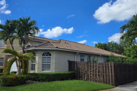 Villa ou maison à vendre à Doral, Floride: 4 chambres, 199.18 m2 № 2081604 - photo 5