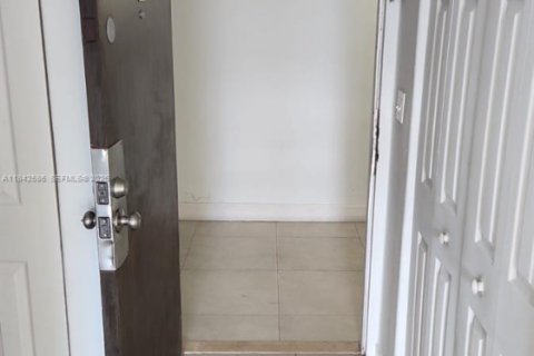 Condo in Miami, Florida № 2088857 - photo 3