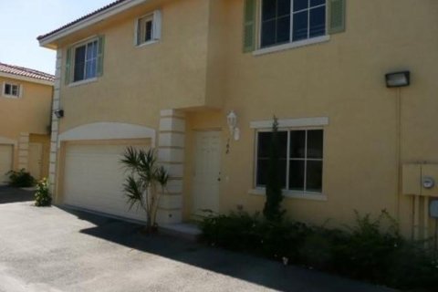 Adosado en alquiler en Deerfield Beach, Florida, 3 dormitorios, 128.58 m2 № 972776 - foto 1