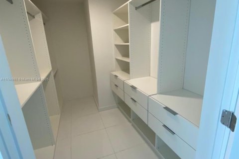 Condo in Miami, Florida, 3 bedrooms  № 1701182 - photo 14