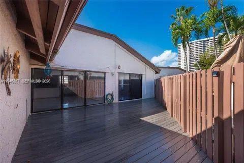 Touwnhouse à vendre à Hallandale Beach, Floride: 3 chambres, 150.87 m2 № 2003993 - photo 2