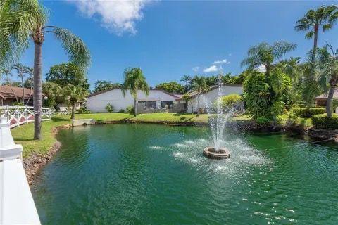 Touwnhouse à vendre à Hallandale Beach, Floride: 3 chambres, 150.87 m2 № 2003993 - photo 8